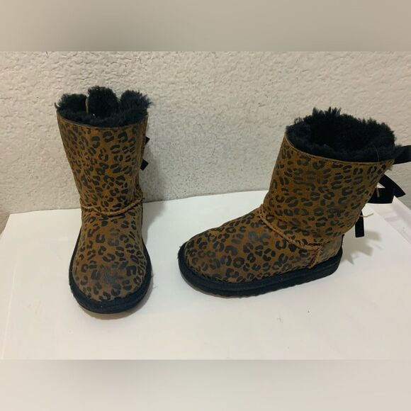 Ugg Toddler Bailey Bow Leopard Boots Chestnut 1008217T - Picture 1 of 11